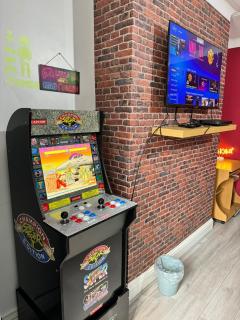 Giga Residential 4 Bedrooms, 8 guests , Near City Centre, Arcade Machine, Sky TV, Netflix, Free Wifi, Free Parking - Newcastle upon Tyne - 6