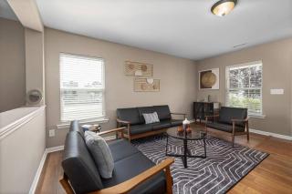 Spacious Home, Large Groups, 5mi from DT Raleigh! - Raleigh - 2