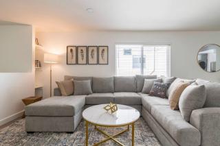 New DT Alhambra Family Vacation Home with King Bed - Alhambra - 7