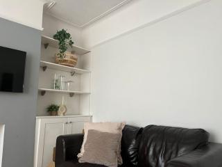 Cosy 3-Bedroom House 15mins to Olympic Village - 4