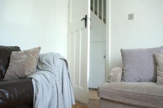 Cosy 3-Bedroom House 15mins to Olympic Village - 3
