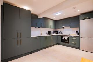 The Large Group House in Dublin, Sleeps 16 - 1