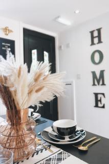 Bee Stays - Long Lane - Warrington - 8