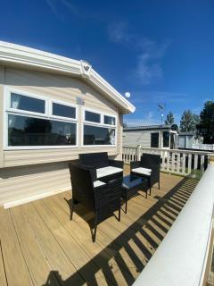 8 Bed Sun Decked Caravan Unlimited High speed Wifi and fun at Seawick Holiday Park - 6