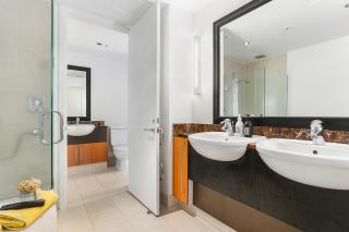 Customs Street Apartments by Urban Rest - 4