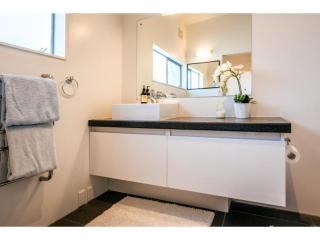 Delamore Cove - Karaka - Stay Waiheke - Matiatia Bay - 1