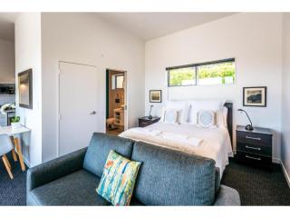 Delamore Cove - Manuka - Stay Waiheke - Matiatia Bay - 1
