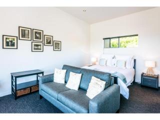 Delamore Cove - Kauri - Stay Waiheke - Matiatia Bay - 1