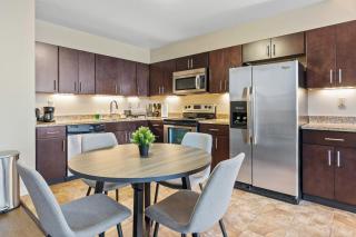 Elegant 1BD High Rise with City Views in DT Pitts - Pittsburgh - 2