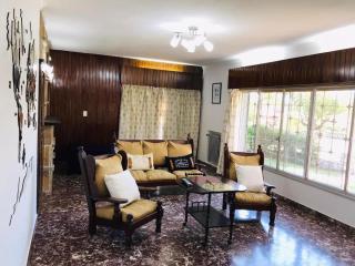 Excelente y amplio Chalet Capacidad 2 a 6 personas, La mejor ubicación de la Falda, Barrio Residencial Villa Edén, A tan solo 3 cuadras del hotel Edén y a pasos del centro de dicha localidad - La Falda - 1