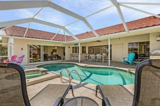 Tropical Palms SW Cape - waterfront private home, locally owned & managed, fair & honest pricing - Cape Coral - 4