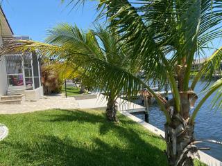 Tropical Palms SW Cape - waterfront private home, locally owned & managed, fair & honest pricing - Cape Coral - 1