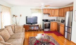 Modern Beautiful Apartment-5 Beds-Full Kitchen-Parking-Super Clean-Great for Groups - 8