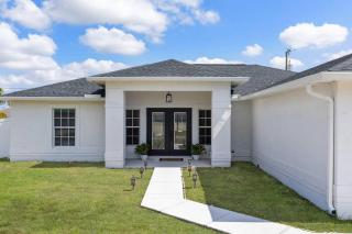 Blissful Poolside Haven Cape Coral - Cape Coral - 2