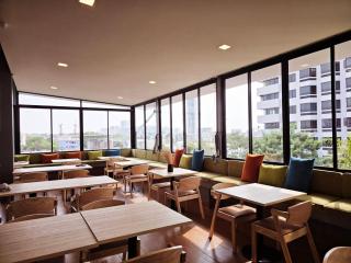 Red Door Samsen Hotel, Bangkok - 3