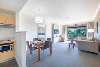 Esplanade Oasis across Two Contemporary Apartments - 9