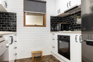 McLennan's Corner - Albury - 6