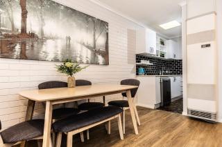 McLennan's Corner - Albury - 1