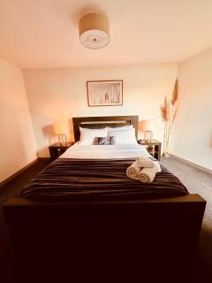 Queenstown's New Lakefront Marvel - 7