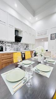 Jozsef 28 Apartment - 5 mins to New York Cafe - Budapest - 9