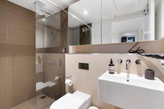 Executive 2 bed 2 bath with City & Garden Views - 8