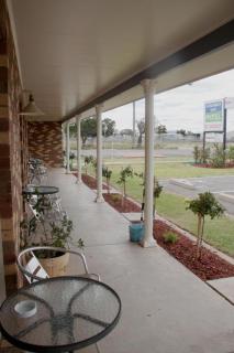 Highway Inn Motel - Hay - 3