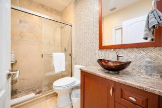 Be A Nomad - 1 block away to ocean - 3