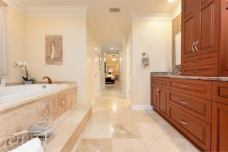 Be A Nomad - 1 block away to ocean - 2