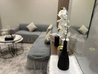 شقة فاخرة بغرفة سينما وحديقة - 6