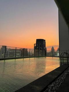 High-end condo with 5 mins to Terminal21 BTS MRT with Kitchen - 2