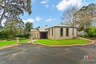 Spacious Retreat with Coastal Views - 9