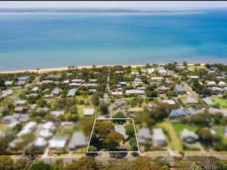 Spacious Retreat with Coastal Views - 8