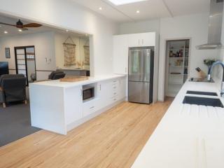 Nelson's Oasis By The Beach - 9