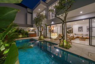 Puri Senang - Luxury & comfort 4BR Pool Villa near Berawa Beach - Canggu - 3