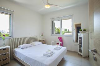 Villa Posidonas 3 - 1