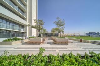 Peaceful 1BR at Golf Vita A Damac Hills by Deluxe Holiday Homes - Dubai - 4