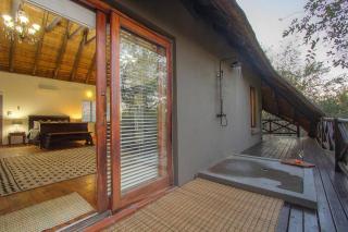 Luxury GuesthouseCo HoneymoonHouse - Marloth Park - 3