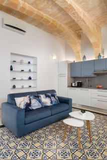 Modern Traditional Apartment with Maltese Internal Court Yard - Designed with Traditional Stone and Tiling - Valletta - 6