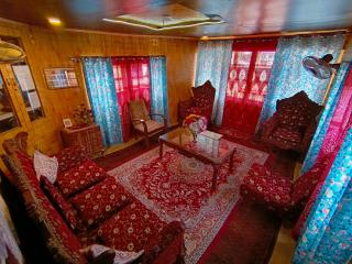 The Dreamer Destination' Houseboat - Srinagar - 5