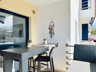 Pambnb - Chic Beachside Apartment Playa San Juan - Playa de San Juan - 4
