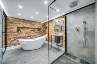 City Center Loft Haven: Modern Elegance - Budapest - 4