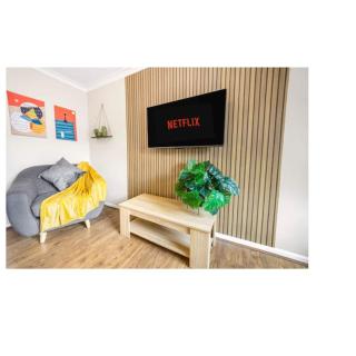 Manchester City Centre House, perfect for long stays! Parking, Wifi, Outdoor space - 8