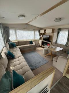 Spacious accomodation 134 UNITY BEACH BREAN CENTRALLY LOCATED Sleeps 6 Pet friendly Pets stay free - 2