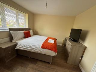 Cozy 4-bed House in Walmley - Birmingham - 2