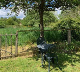 1 Bed Cottage - Sleeps 2 - Garden - Parking - Wifi - 5