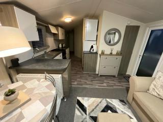 Seaview Caravan 2 Bedroom Sleeps 6 -WiFi -Smart Tv - 4