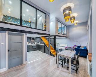 Azure Oasis in the Heart of the City - Budapest - 9