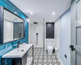 Azure Oasis in the Heart of the City - Budapest - 2