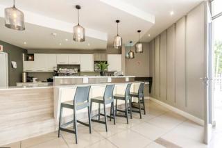 Capital on Bath Apartments - 6