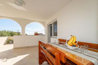 Ema's Olive Garden Apt 2 -private parking, 10 min drive from sandy beach - Poličnik - 3